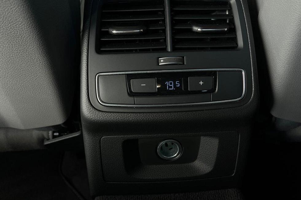 Audi A4 Photo at-57b9118e8c6c46269efeb455d815657a.jpg
