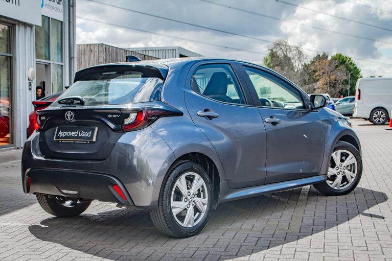 Used Toyota Yaris VN75RLV 2