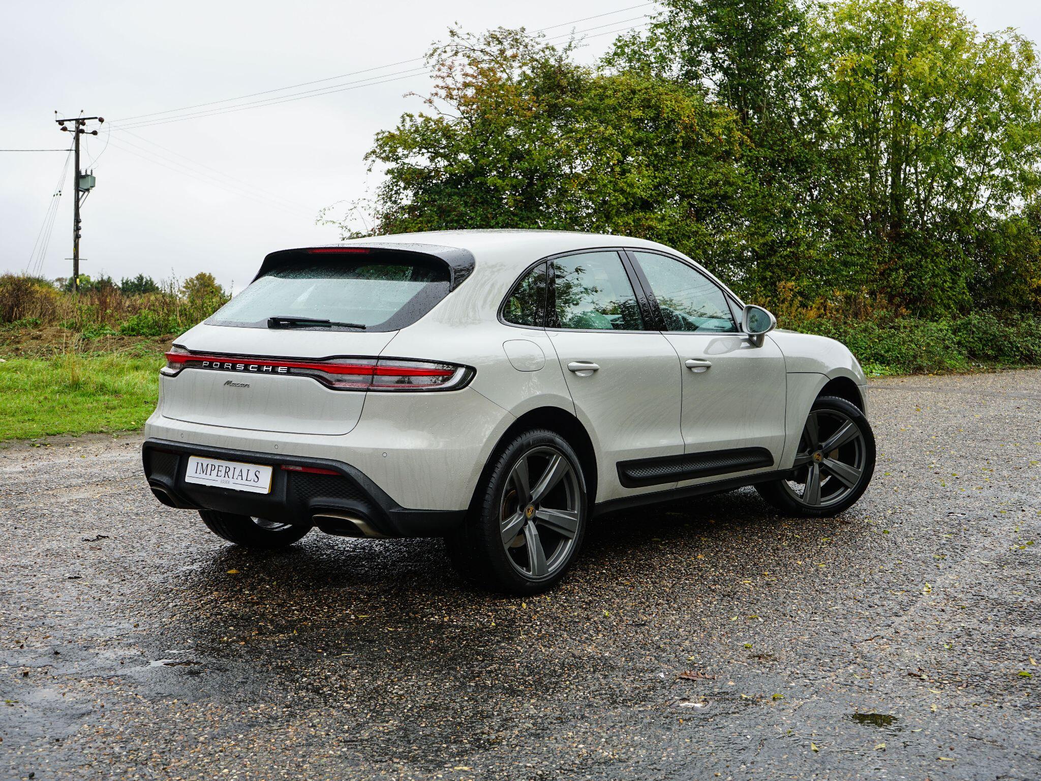 Porsche Macan 2.0T PDK 4WD Euro 6 (s/s) 5dr — photo 4