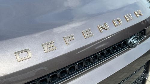 Land Rover Defender Photo at-58154d22dddd495e99f130eeb386f9a9.jpg