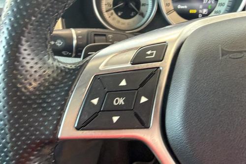 Mercedes-Benz E-CLASS Photo at-58535bdf96914594bc2279a17620c6c3.jpg
