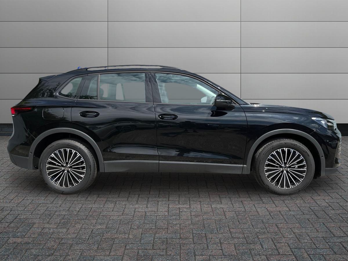 Volkswagen Tiguan Photo at-589fb30002af4811a2342c1c4c12c703.jpg