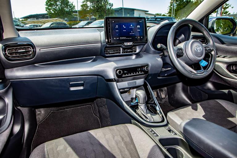 Used Toyota Yaris LM74KOX 6