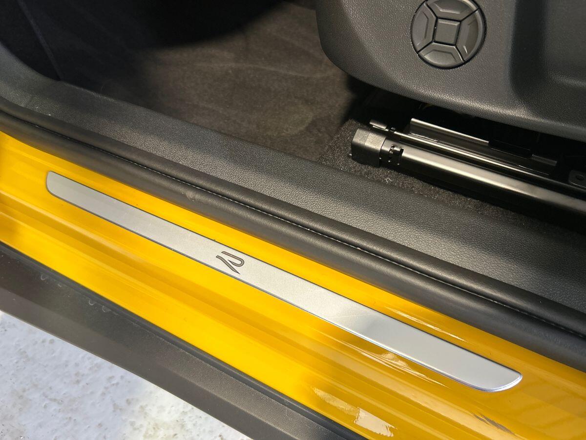 Volkswagen T-Roc Photo at-58c798ed5ddf47ef84d72c698d8d8bc0.jpg