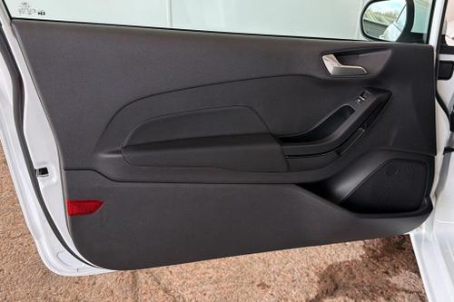 Ford FIESTA Photo at-58f065e9bd49456e9b664206ddd52381.jpg