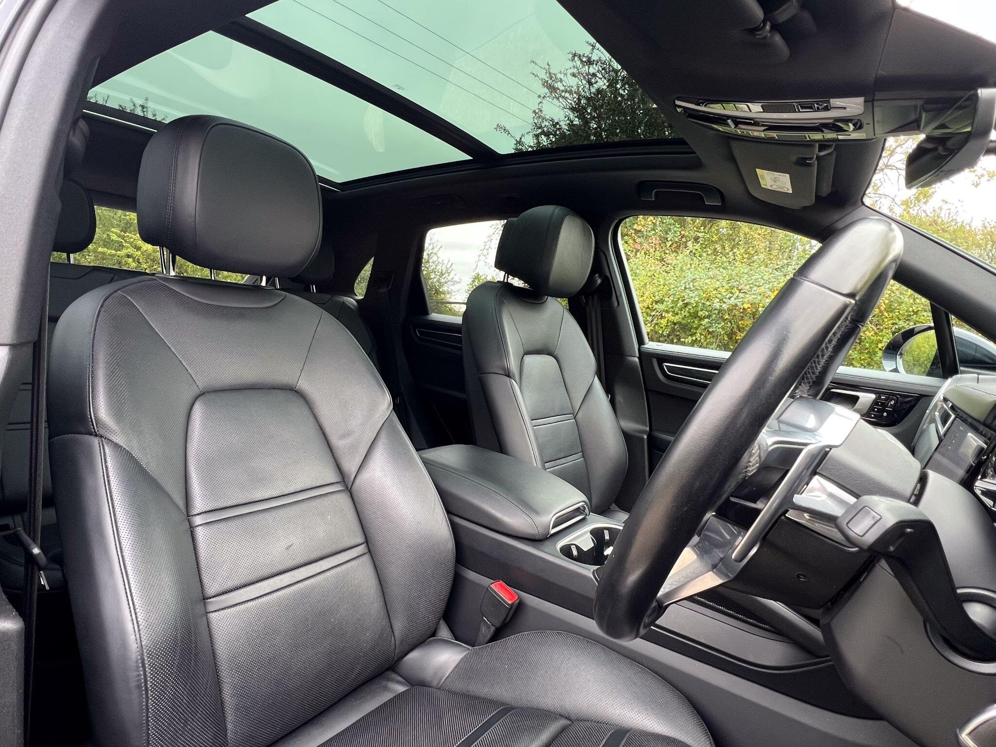 Porsche Cayenne 3.0T V6 TiptronicS 4WD Euro 6 (s/s) 5dr — photo 19