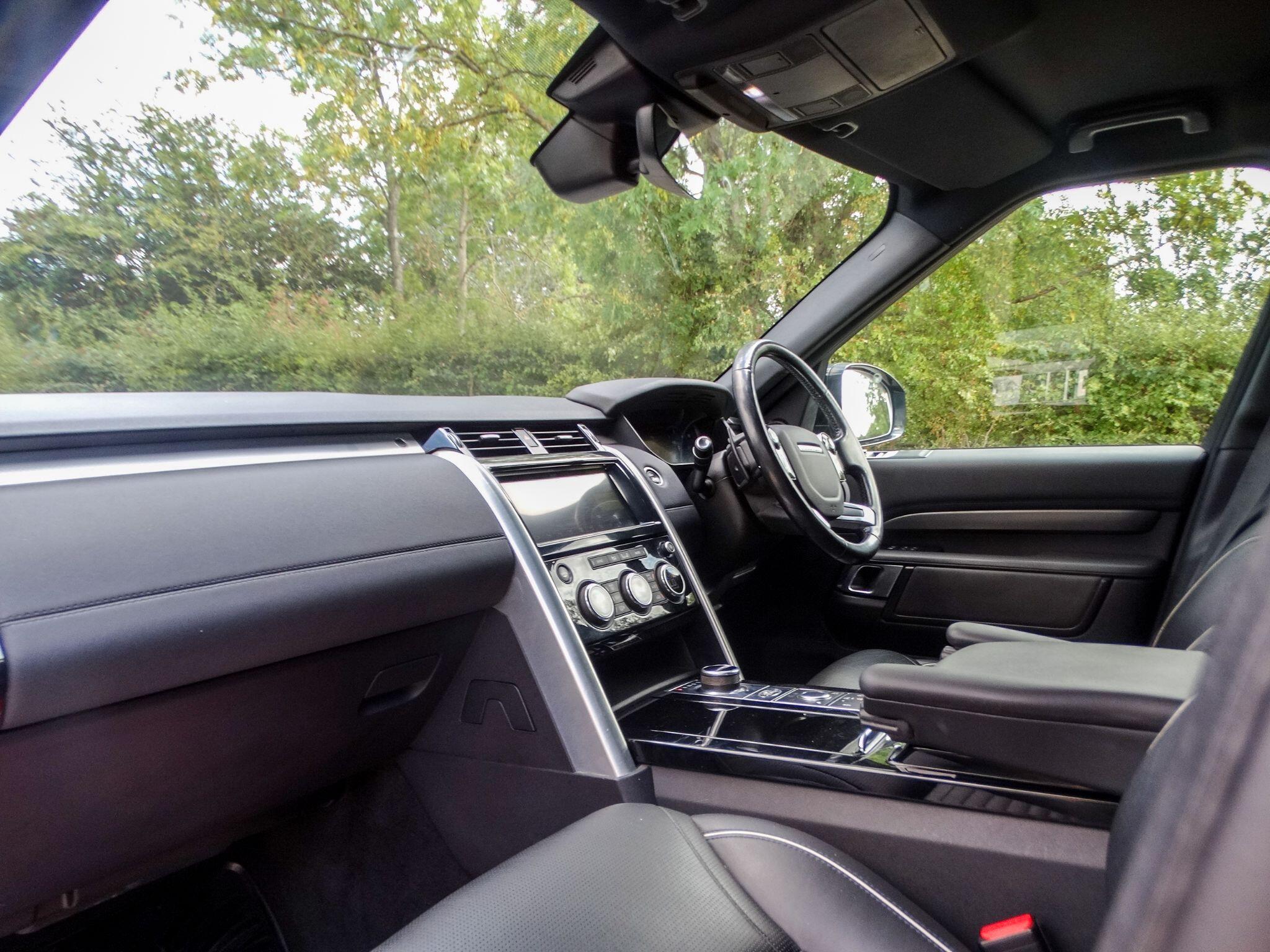 Land Rover Discovery 3.0 SD V6 HSE Auto 4WD Euro 6 (s/s) 5dr — photo 13