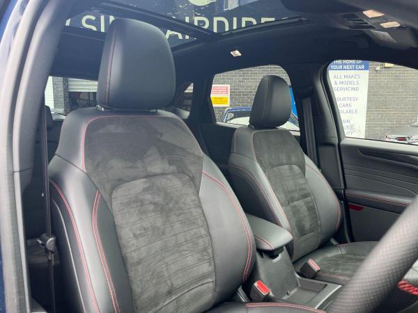 Ford Kuga Photo at-5988777d6edb40aaa5e5371e257d7c40.jpg