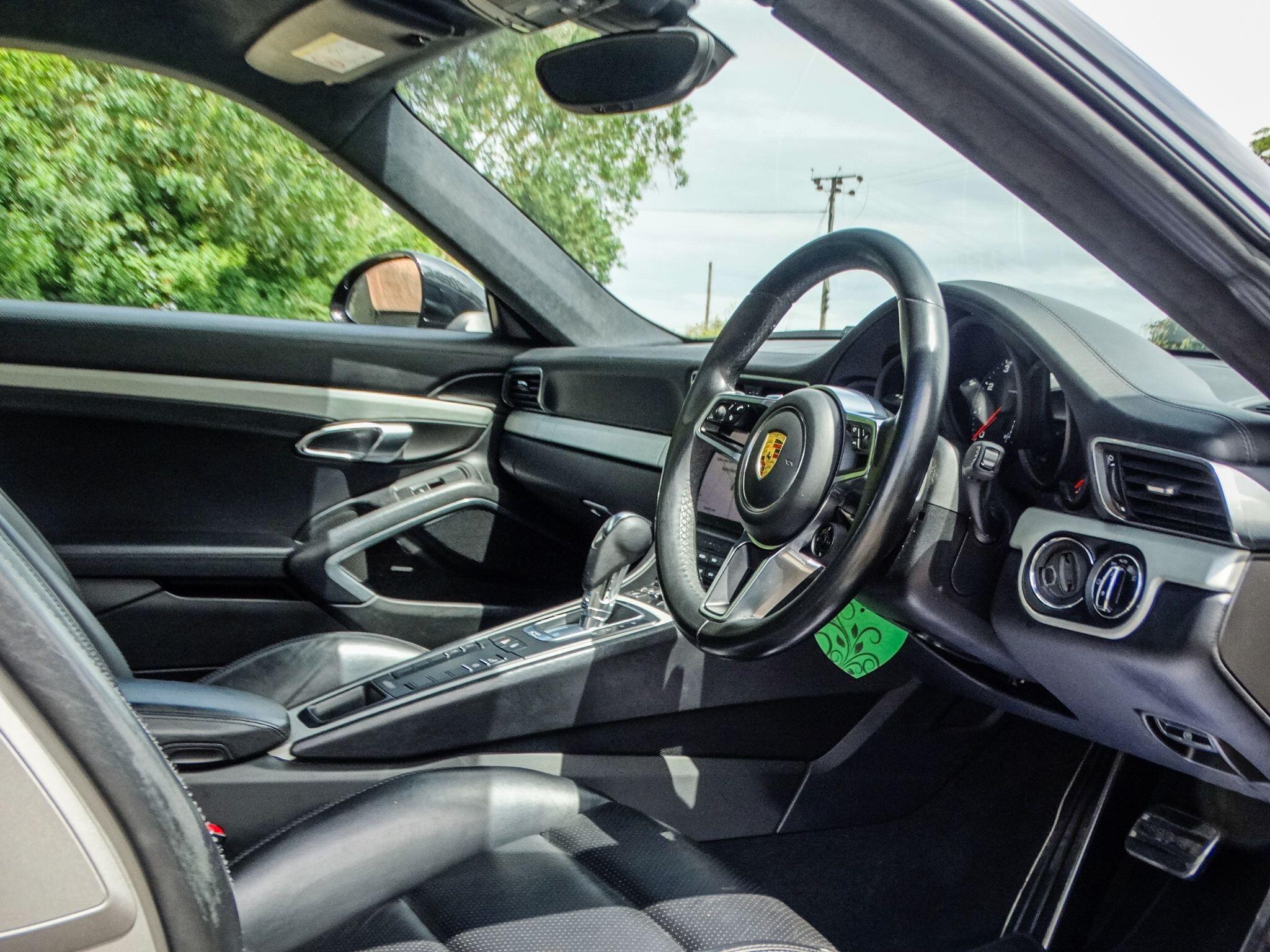 Porsche 911 — photo 20