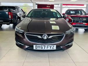 Vauxhall Insignia Photo 1