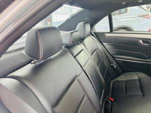 Mercedes-Benz E Class Photo 27