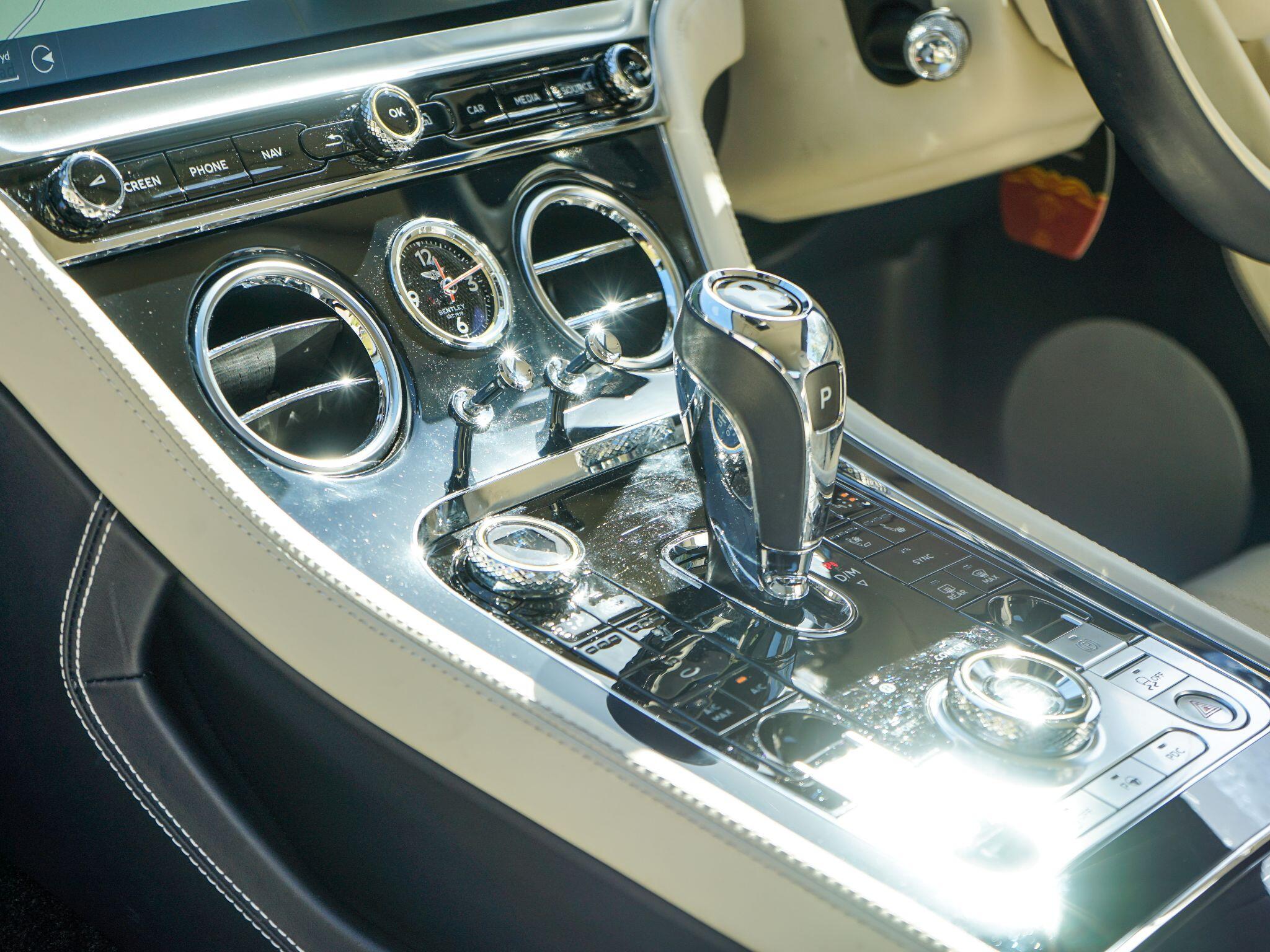 Bentley Continental 4.0 V8 GT Coupe 2dr Petrol Auto 4WD Euro 6 (s/s) (550 ps) — photo 17