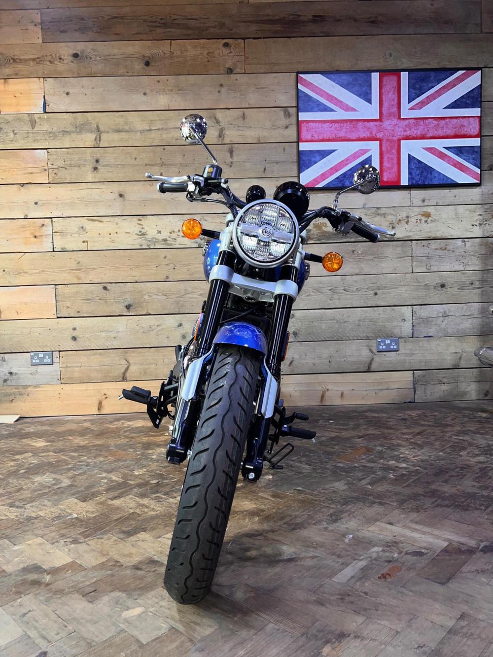 Royal Enfield Super Meteor 650 Photo at-5a41a04e75224cb880f078fc22586870.jpg