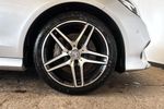 Mercedes-Benz E-CLASS Photo 6