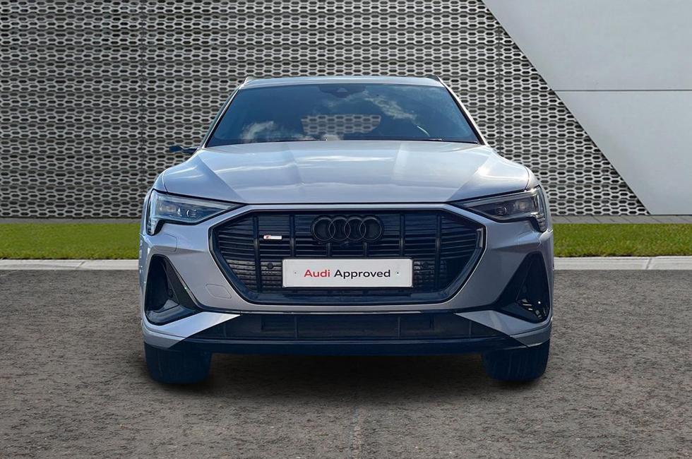 Audi e-tron Photo at-5b306425bbe64d80b8ecb22a9fc5c318.jpg