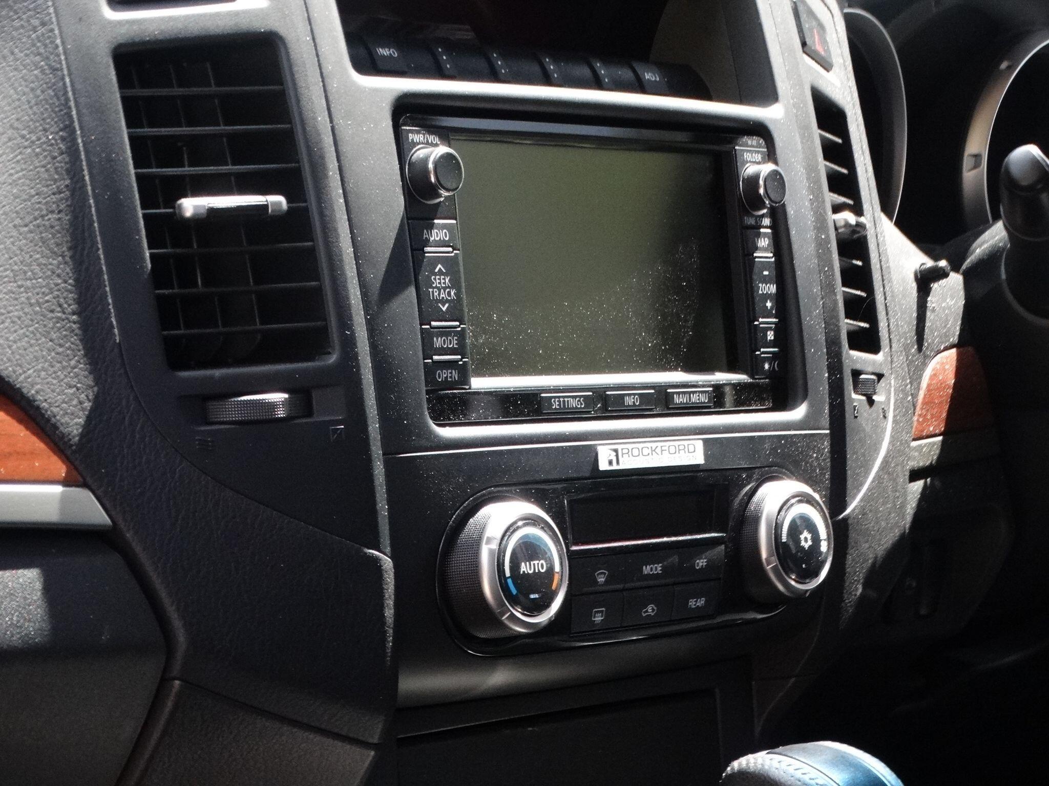 Mitsubishi Shogun 3.2 DI-DC SG3 Auto 4WD Euro 5 5dr LWB — photo 16