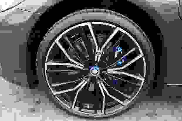 BMW 5 Series Photo at-5bec295719304a50aeae15d3a51fda1e.jpg