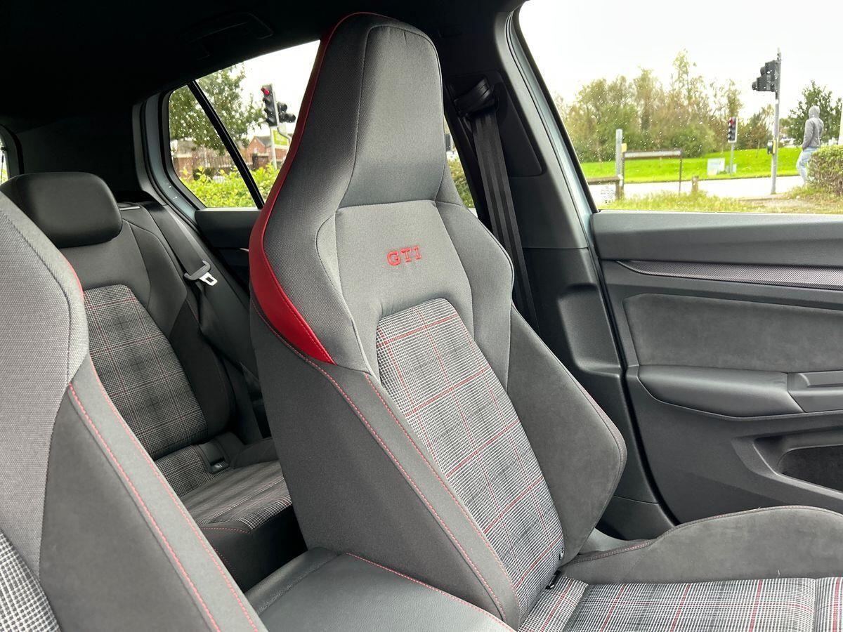 Volkswagen Golf Photo at-5c01d6b959474ebda2209ee0eec4cae4.jpg