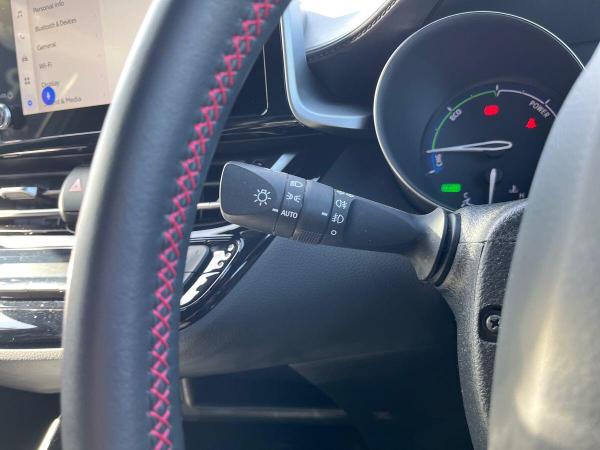 Toyota C-HR Photo at-5c0df9bd9da1435ab7f37cf767164042.jpg