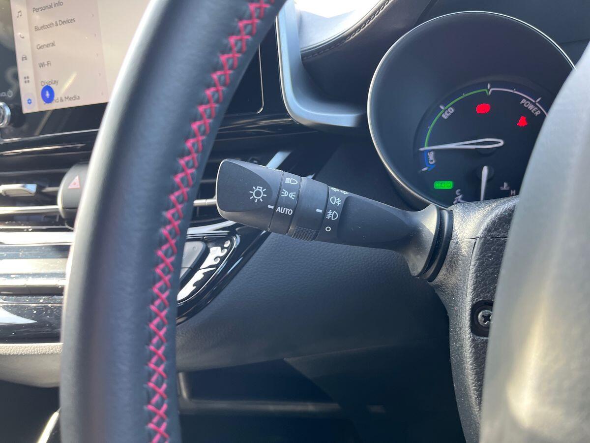 Toyota C-HR Photo 40