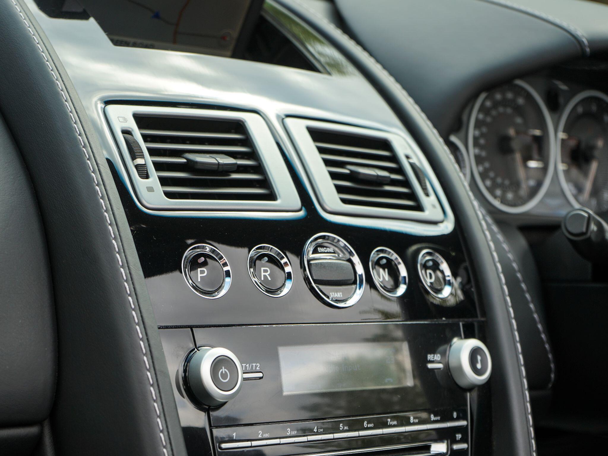 Aston Martin DB9 6.0 V12 Volante 2dr Petrol T-TronicII Euro 5 (470 bhp) — photo 17