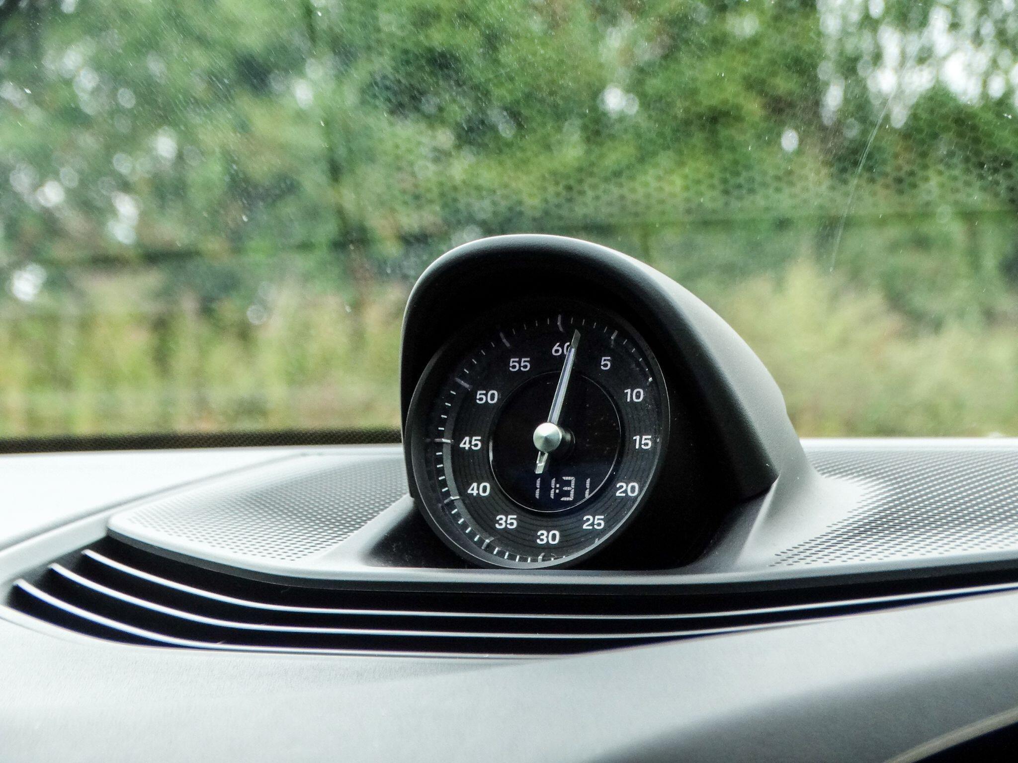 Porsche Taycan Performance Plus 93.4kWh 4S Auto 4WD 4dr (11kW Charger) — photo 22