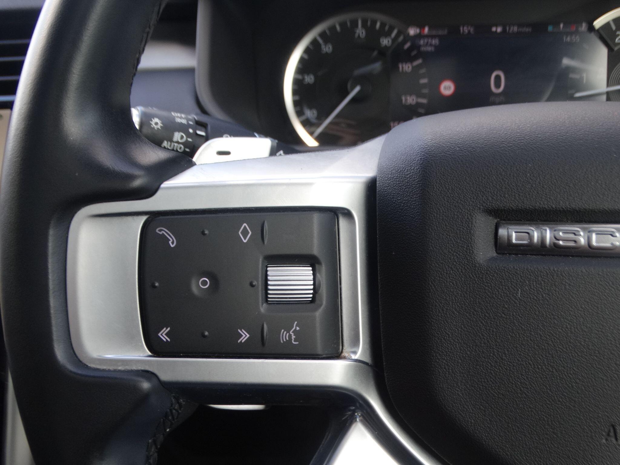 Land Rover Discovery 3.0 D300 MHEV R-Dynamic SE Auto 4WD Euro 6 (s/s) 5dr — photo 37
