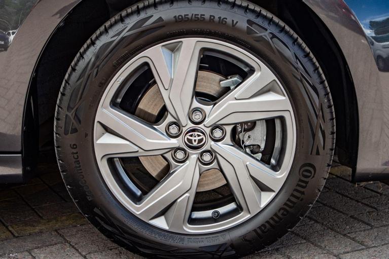 Used Toyota Yaris VN75RLV 17