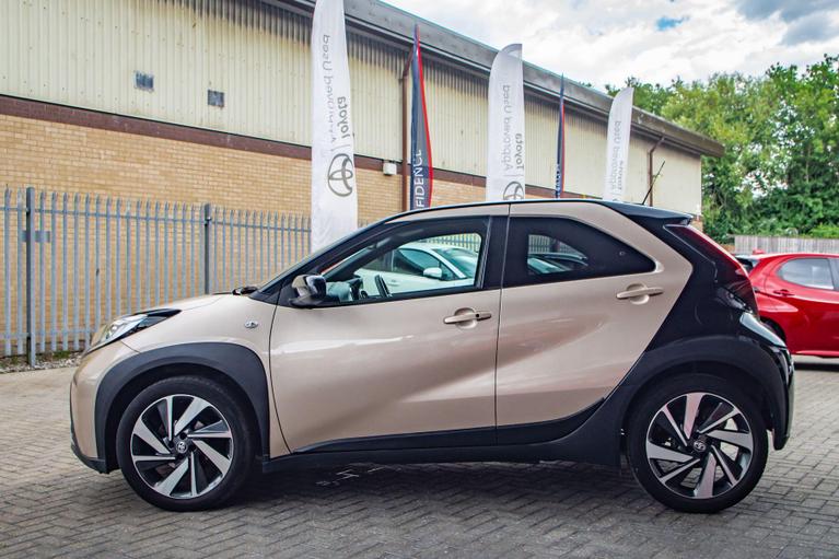 Used Toyota Aygo X WU73XTE 10