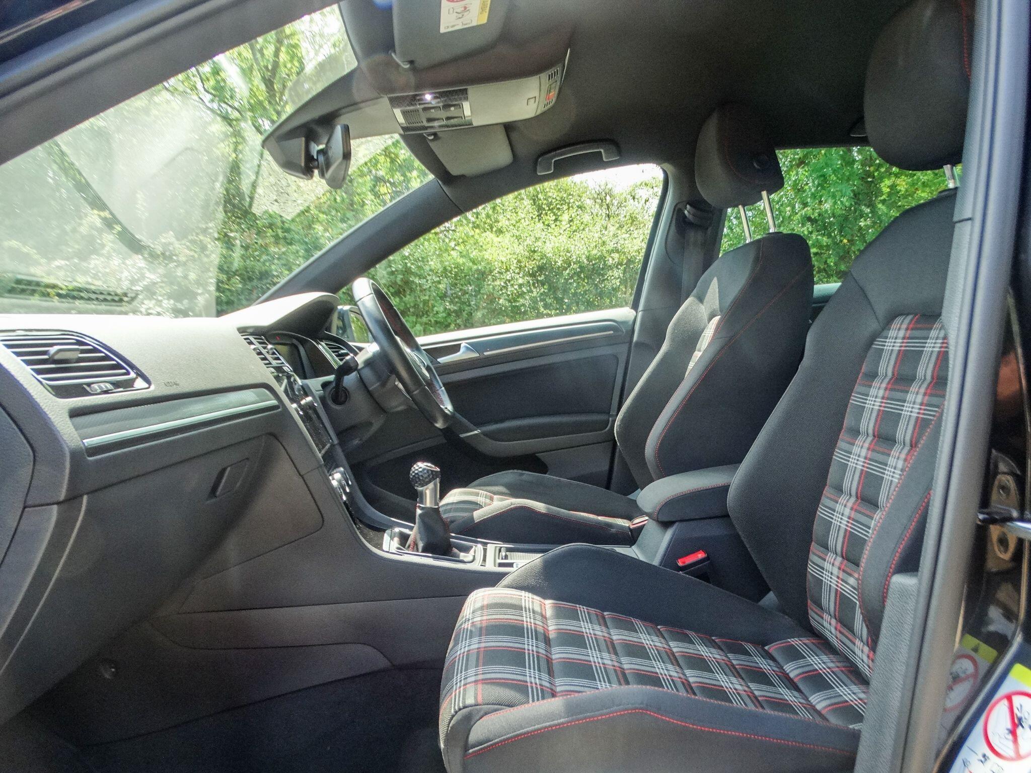 Volkswagen Golf 2.0 TSI GTI Performance Euro 6 (s/s) 5dr — photo 3