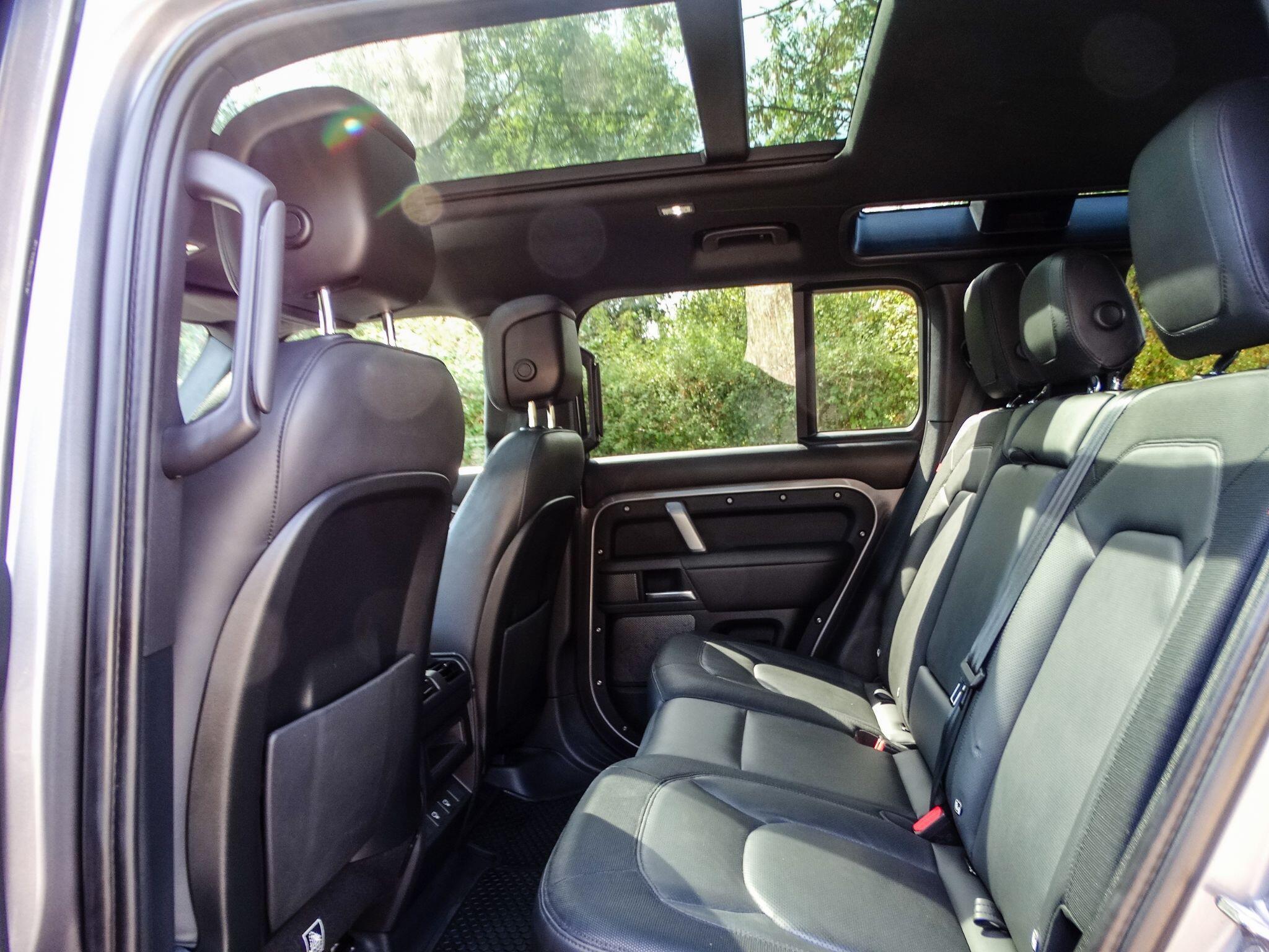 Land Rover Defender 110 3.0 D250 MHEV X-Dynamic HSE SUV 5dr Diesel Auto 4WD Euro 6 (s/s) (250 ps) — photo 13