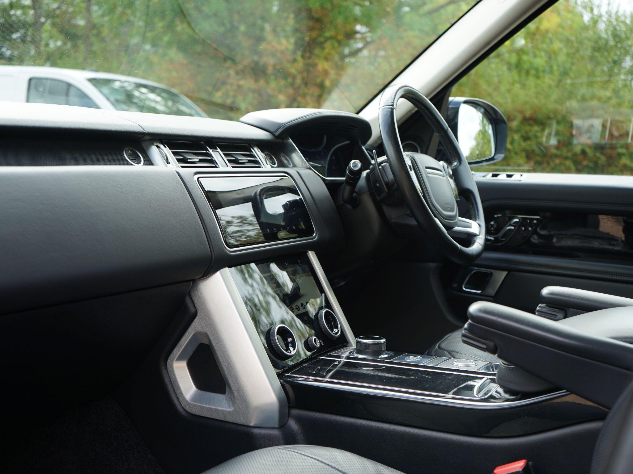 Land Rover Range Rover 3.0 SD V6 Vogue Auto 4WD Euro 6 (s/s) 5dr — photo 16
