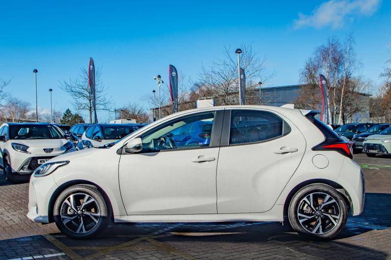 Used Toyota Yaris VK74XMR 18