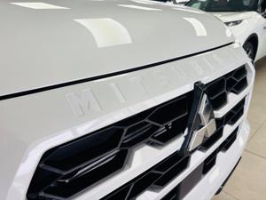 Mitsubishi L200 Photo 11