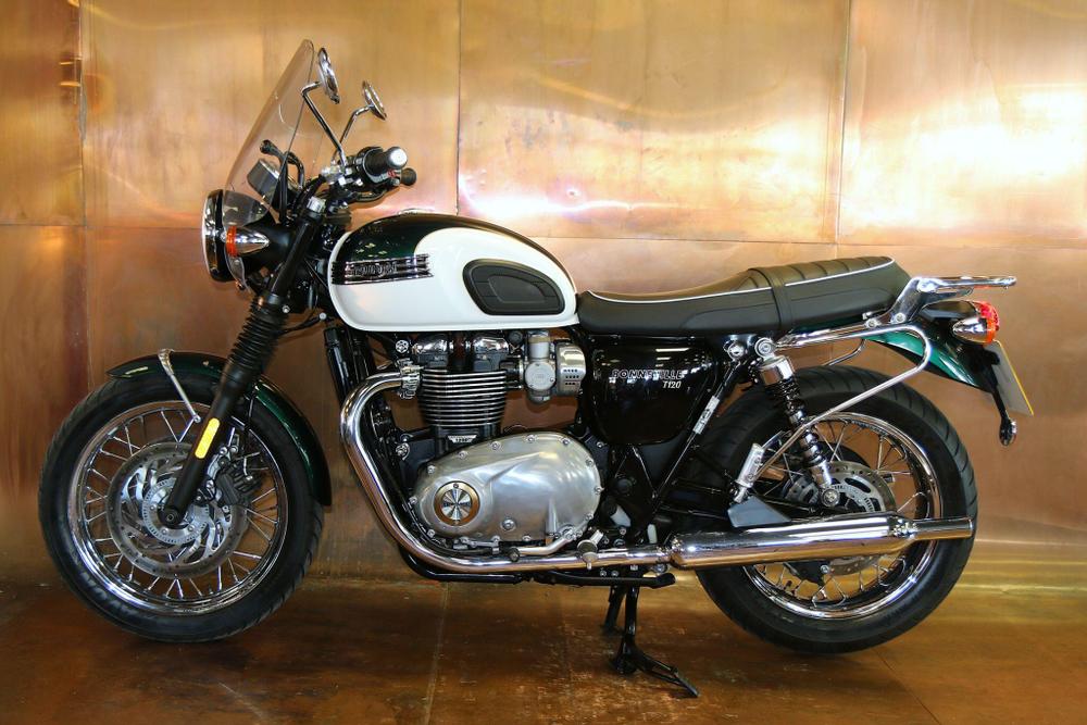 TRIUMPH Bonneville T120 Photo at-5dd8cb5b11634e03bf1ddf624e0d48de.jpg