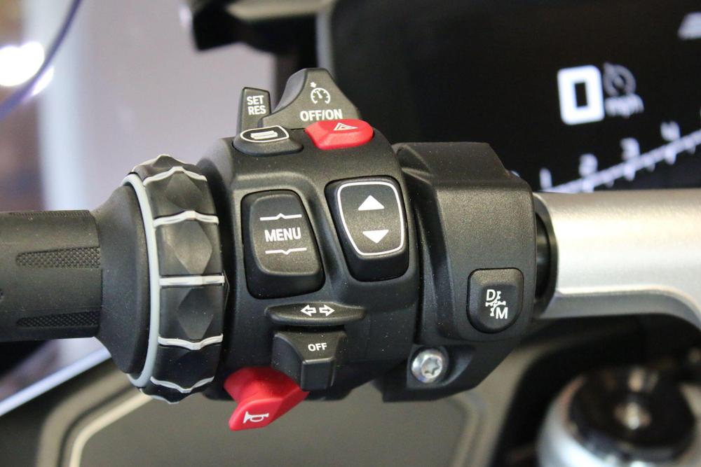 BMW R 1300 RT Photo at-5dda455d805c49828b8d0c9317e32c6e.jpg