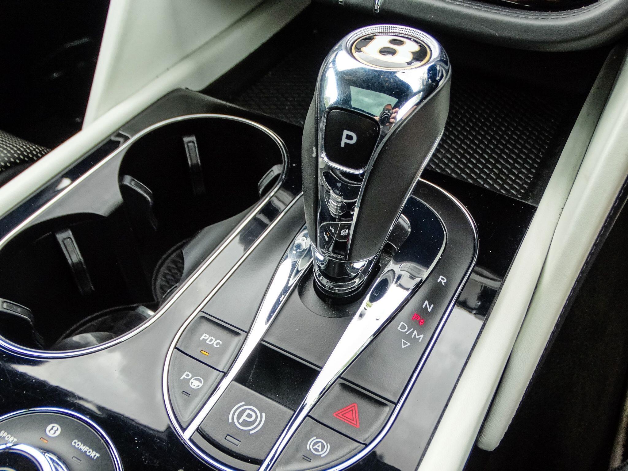 Bentley Bentayga 4.0 V8 Auto 4WD Euro 6 (s/s) 5dr — photo 41