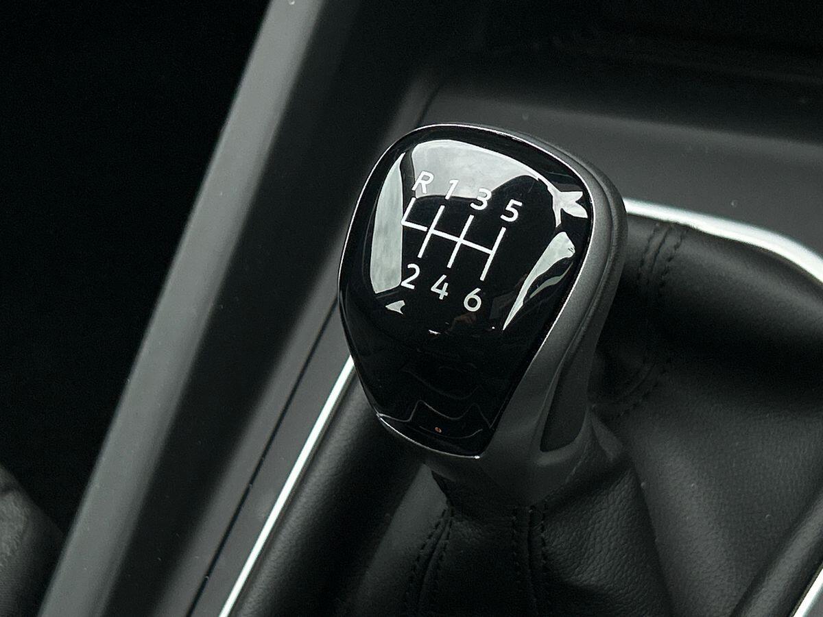 Volkswagen Golf Photo at-5e4dfe1da0e548708e2e72869fc61c34.jpg