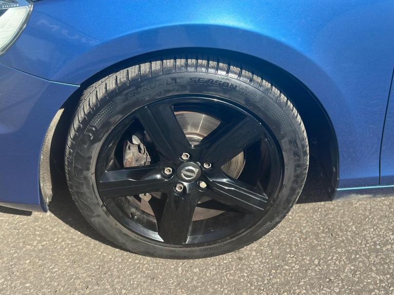 Used Volvo V40 YT18VLJ 16