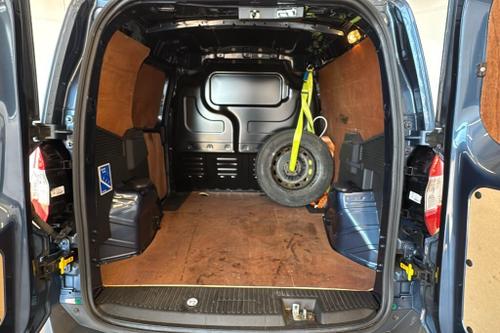 Ford TRANSIT COURIER Photo at-5ea9dc1d49d14812954a193318b0b088.jpg