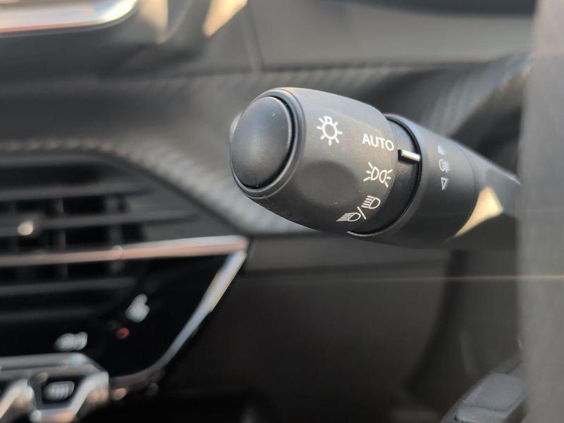 Used Peugeot E-208 202605182493111 27
