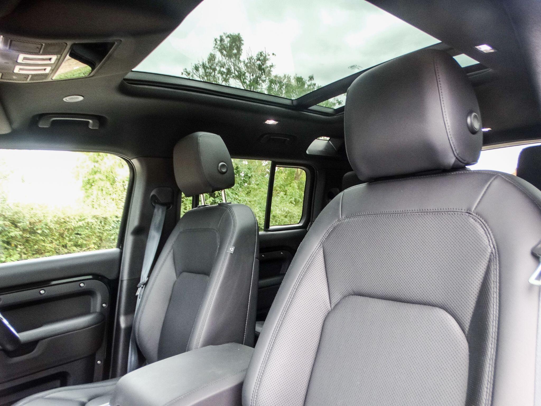 Land Rover Defender 110 3.0 D350 MHEV X-Dynamic SE Auto 4WD Euro 6 (s/s) 5dr — photo 11