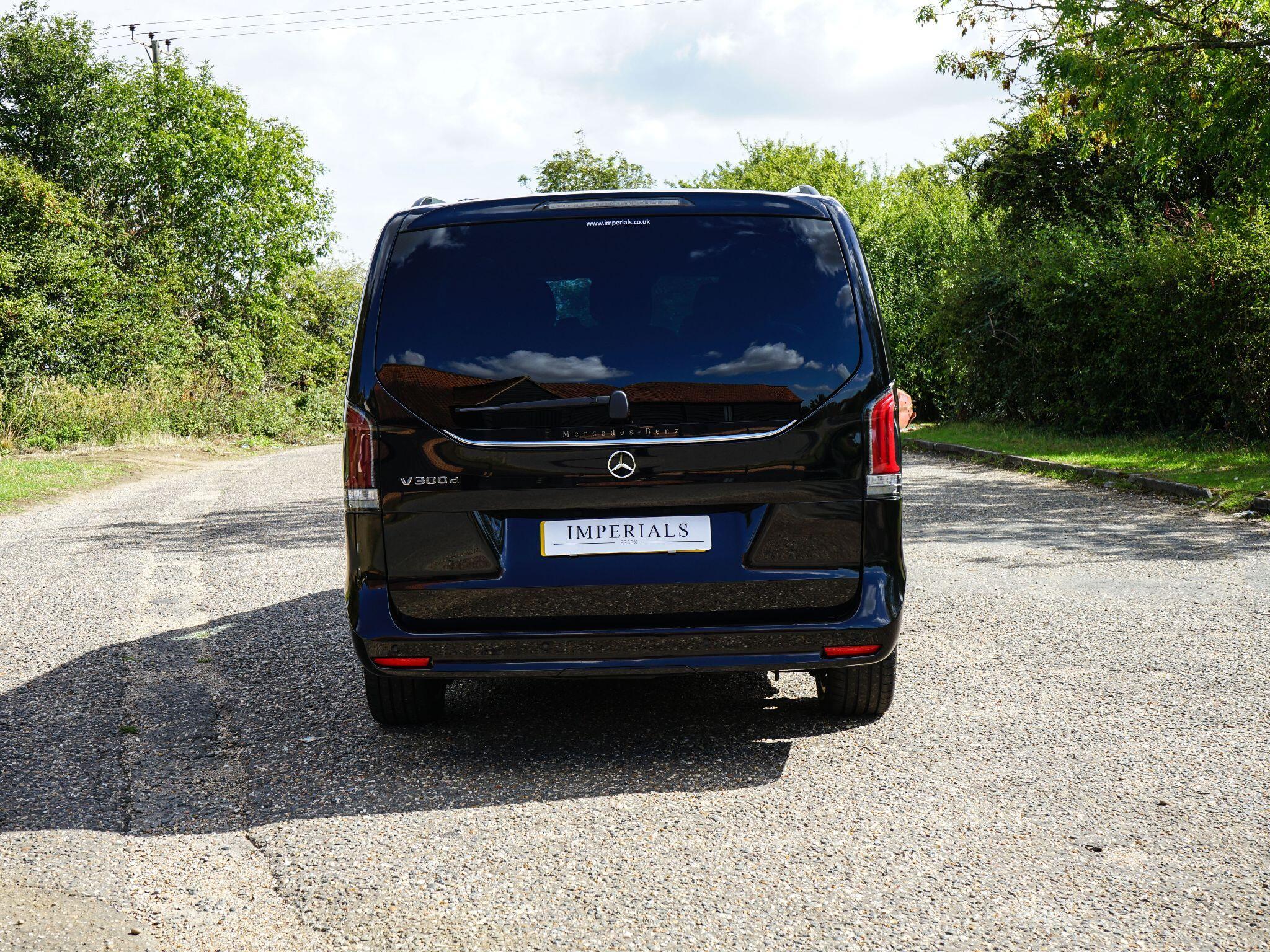 Mercedes-Benz V Class 2.0 V300d Premium G-Tronic+ Euro 6 (s/s) 5dr (8 Seat Extra Long) — photo 11