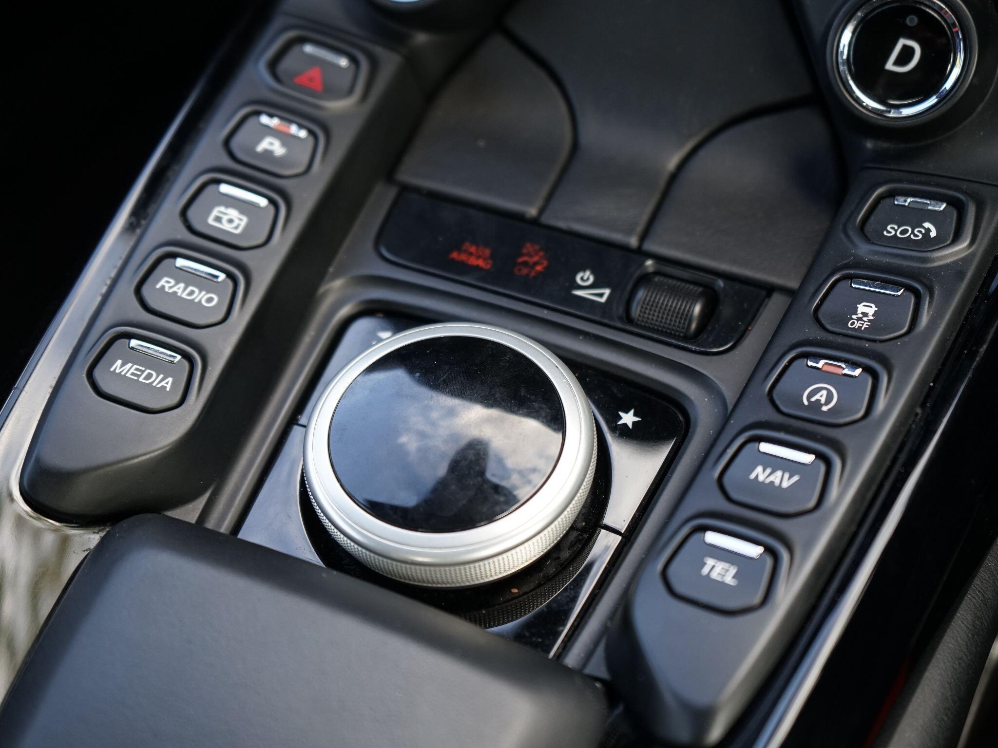 Aston Martin Vantage 4.0 V8 Auto Euro 6 2dr — photo 31