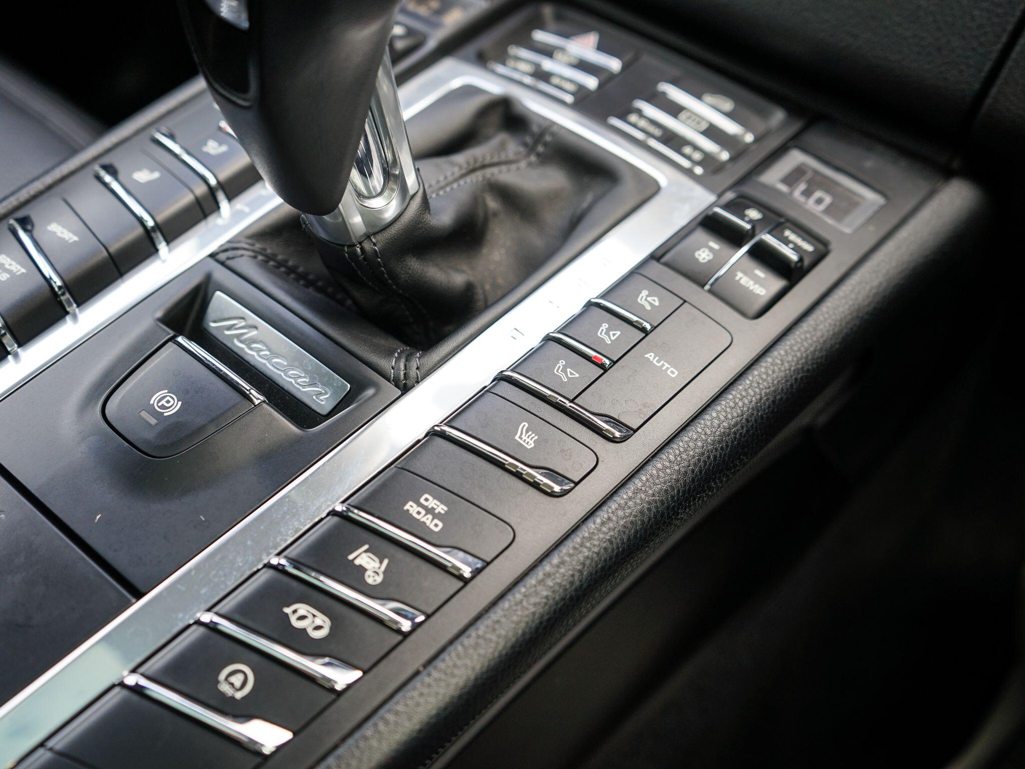 Porsche Macan 3.6T V6 Turbo Performance PDK 4WD Euro 6 (s/s) 5dr — photo 29