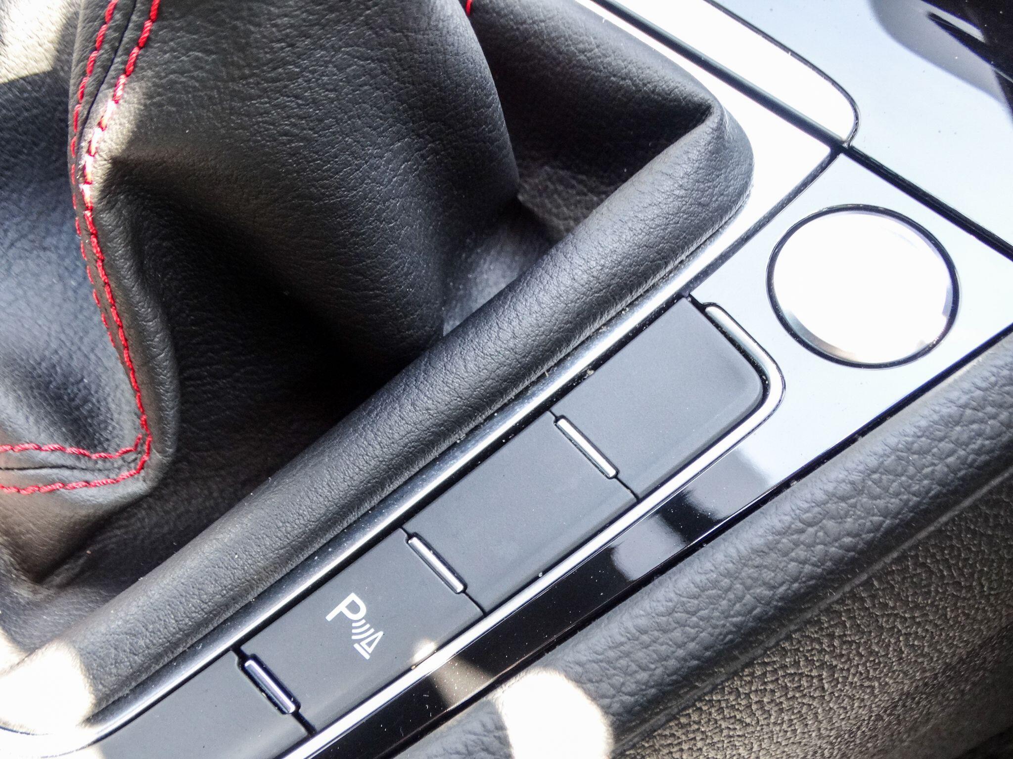 Volkswagen Golf 2.0 TSI GTI Performance Euro 6 (s/s) 5dr — photo 32