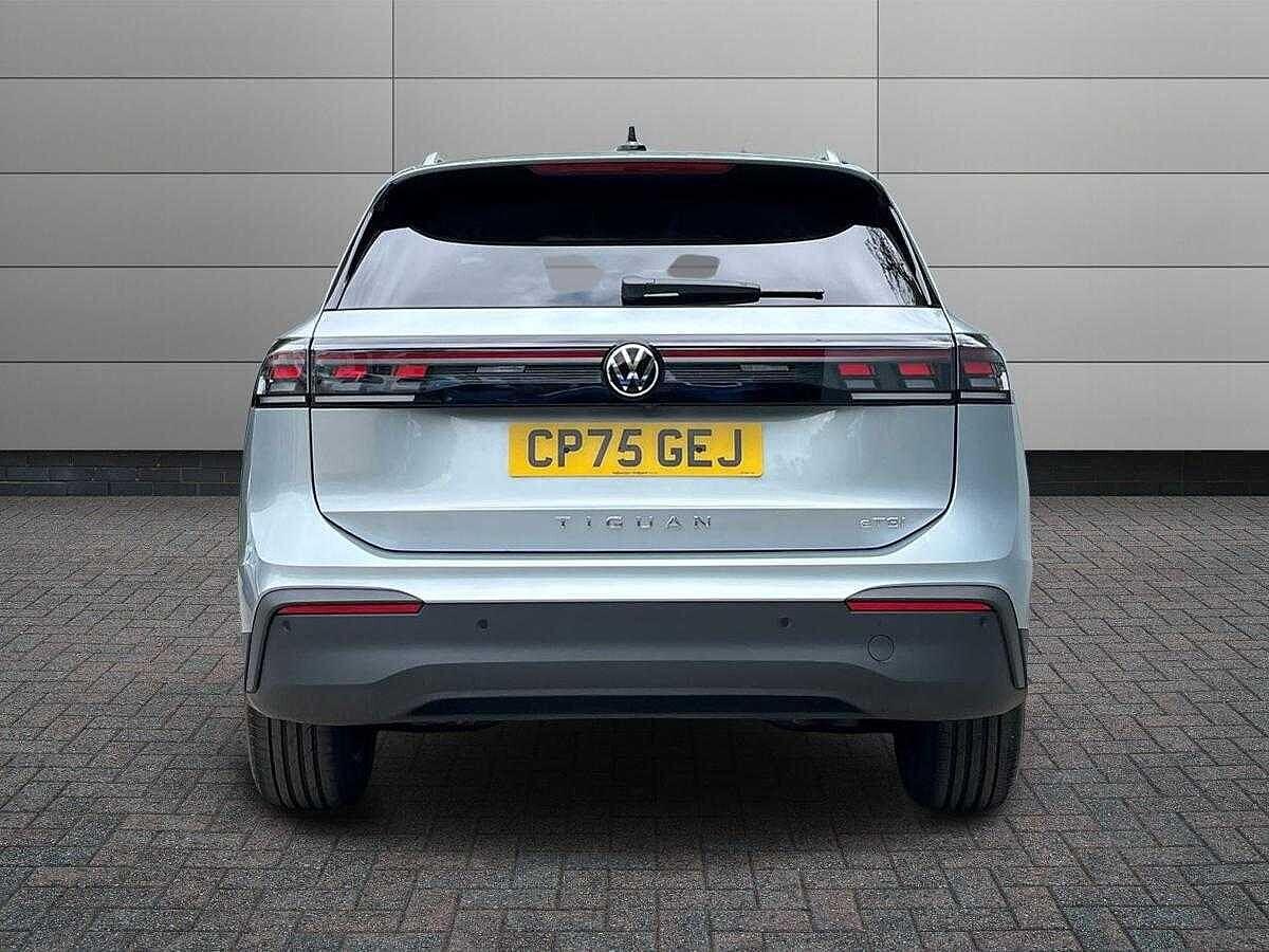 Volkswagen Tiguan Photo at-5f74b91b78f54638bb7a8c6060fc973f.jpg