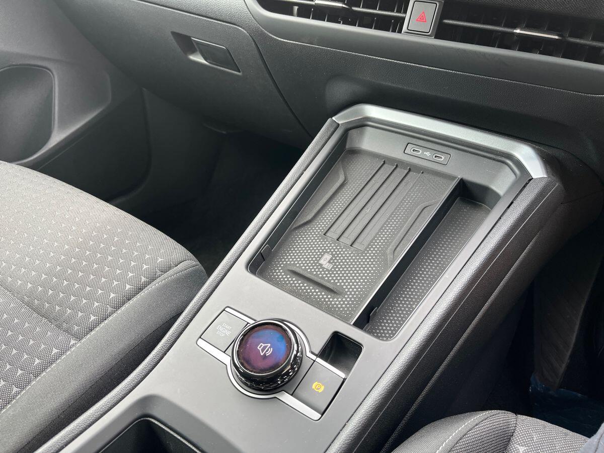 Volkswagen T-Roc Photo at-5f89b3dde7df45ae98c28f61d3e89c65.jpg