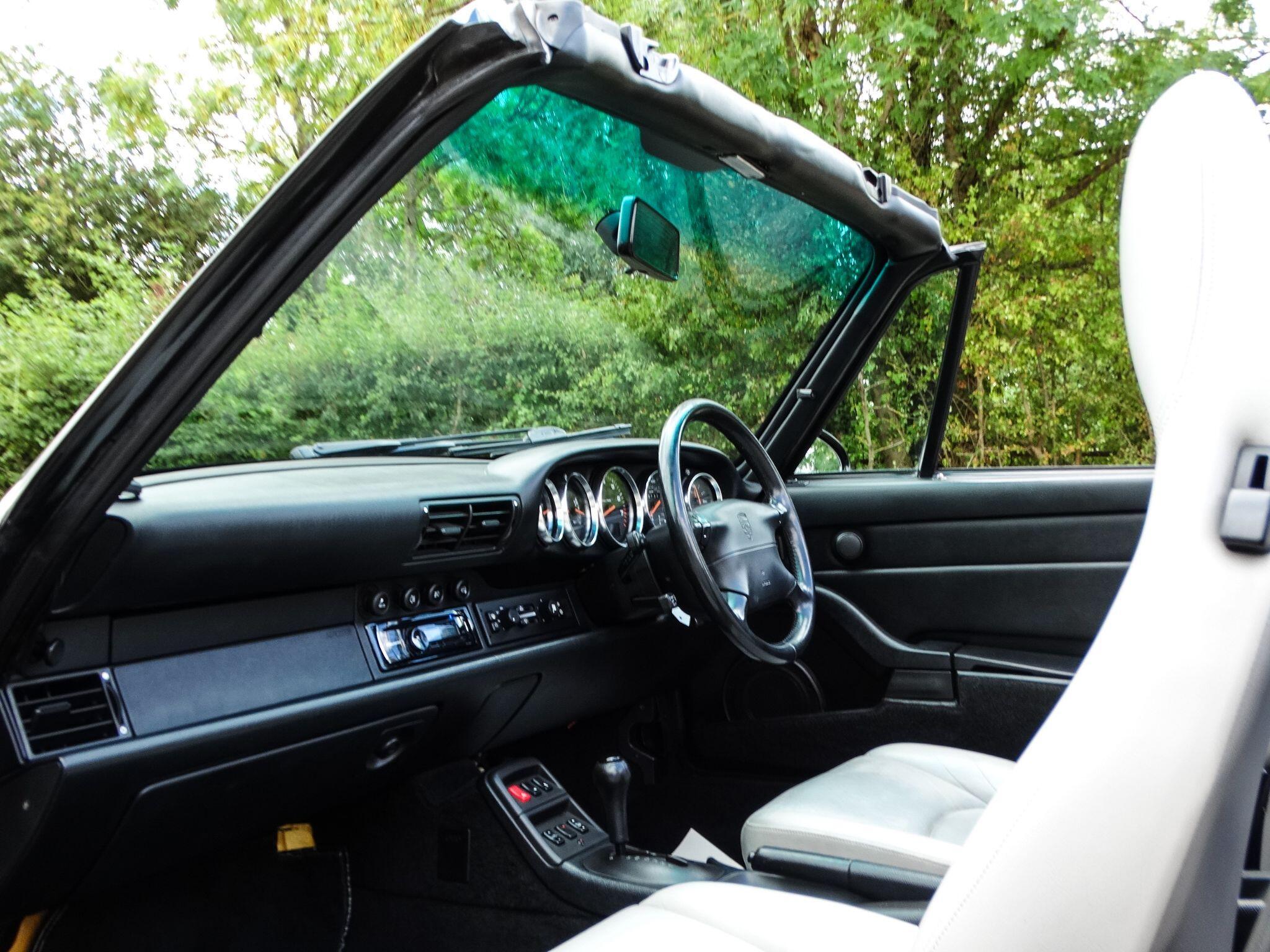 Porsche 911 3.6 993 Carrera Cabriolet Tiptronic S 2dr — photo 14