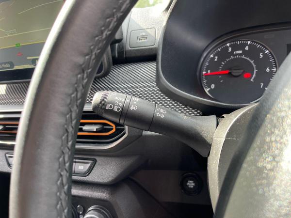 Dacia Sandero Stepway Photo at-60a2b80b6c1f42509b76aa5edc7ed127.jpg